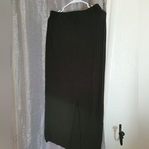 Black slit skirt Size M